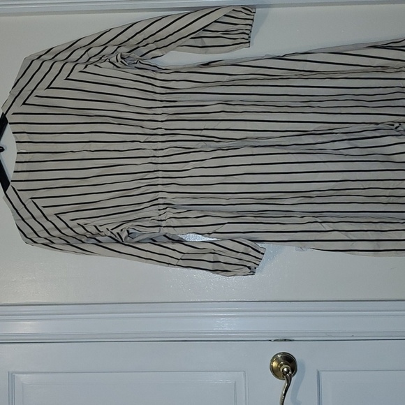 SHEIN CURVE 2XL SHORT DRESS LONG SLEEVES BEIGE WITH BLACK STRIPES - Picture 4 of 16